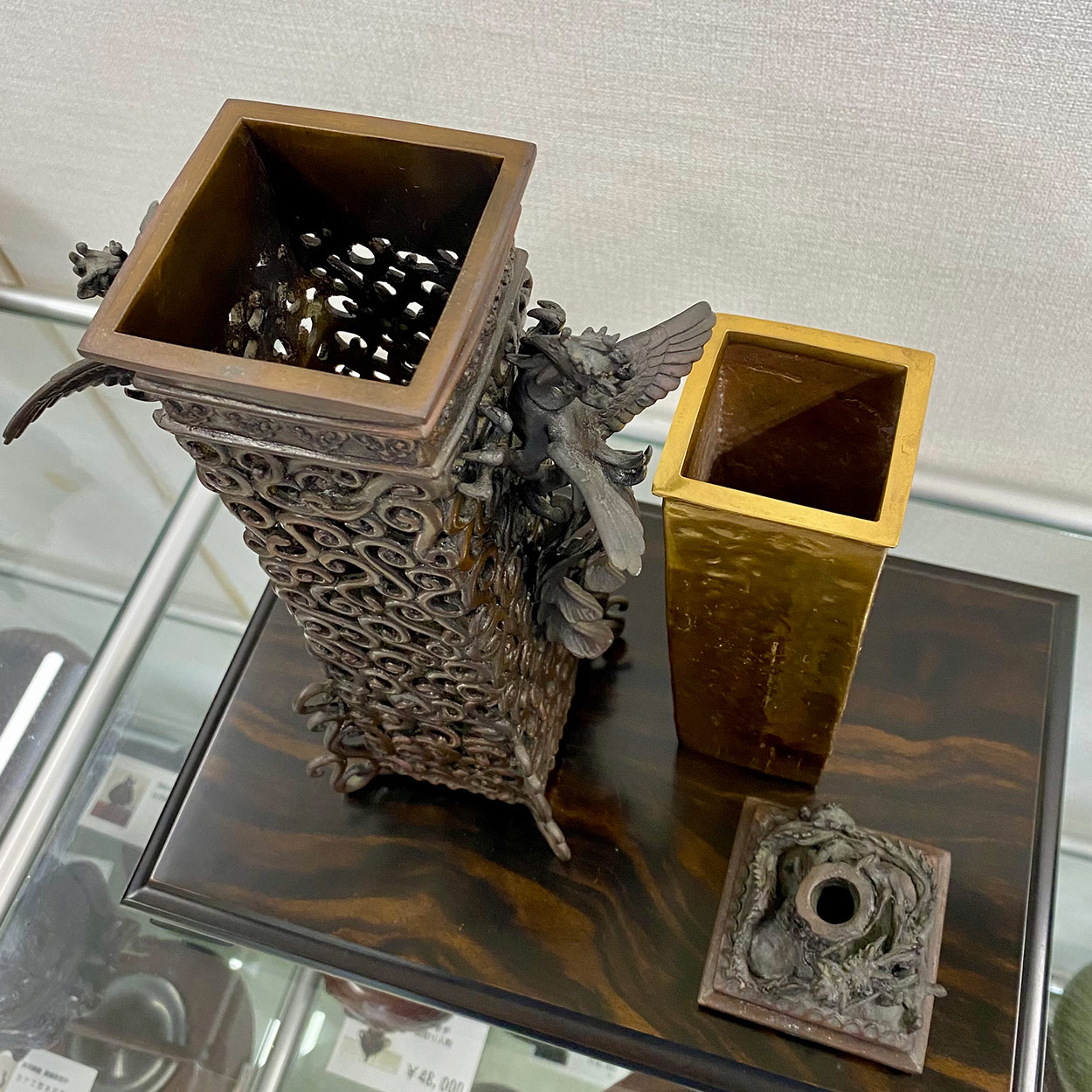 高岡銅器 青銅製花器 角型 唐草透かし 鳳凰耳付 | すべての商品 | 花みつぼ