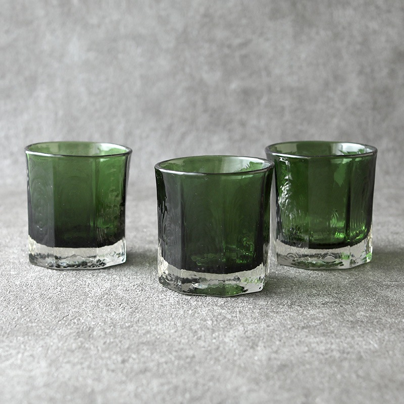 花柄装飾の緑色八角形象牙細工トレイ 花柄装飾の緑色八角形象牙細工トレイ