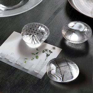 新田佳子　MONYOO　銘々皿　2枚　（半月石畳模様）　ガラス工芸　ガラス作家 新田佳子 MONYOO 銘々皿 2枚 （半月石畳模様） ガラス工芸