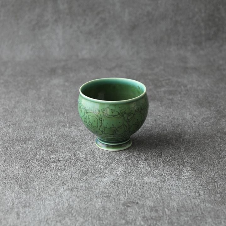 【新春！お値下げ！】岳中爽果　緑色 陶器 一輪挿し 葉模様 岳中爽果｜ぐい呑み 動物正面顔×草木実花 線刻 織部 | 趣佳[syuca.jp