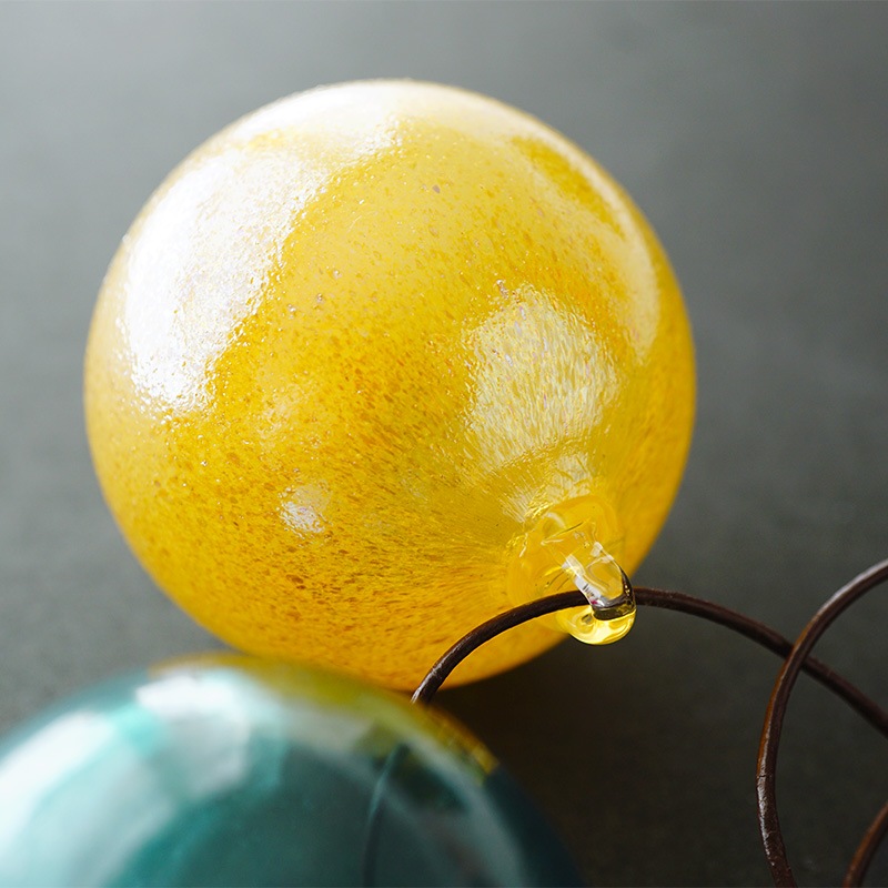 オカベマキコ　しゃぼんネックレス オカベマキコ｜しゃぼんネックレス（皮紐・2玉） | 趣佳[syuca.jp