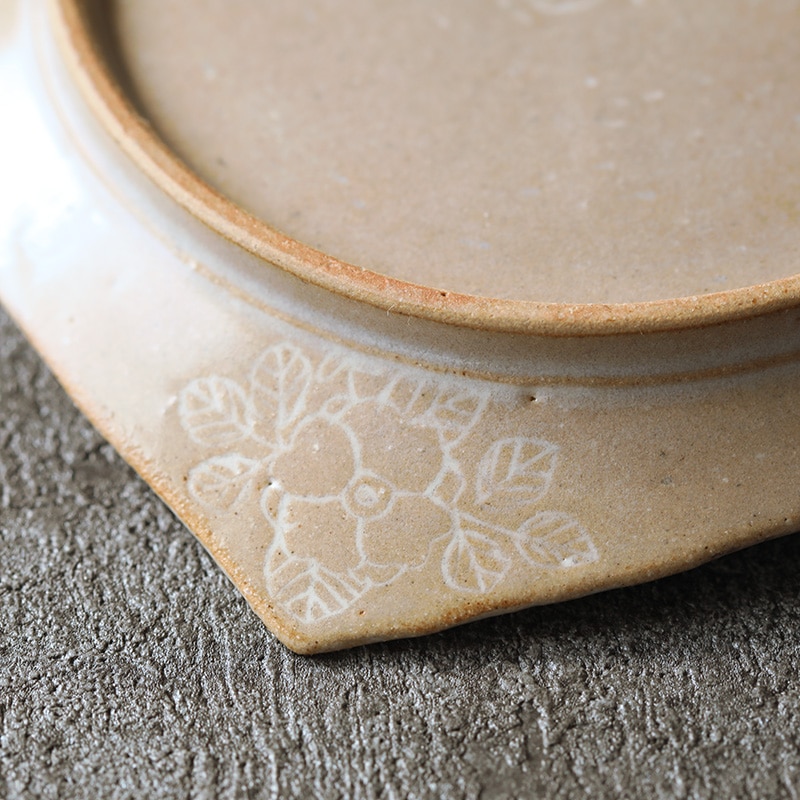 岳中爽果｜角皿 小 動物×草木実 格子 上絵付け 白マット | 趣佳[syuca