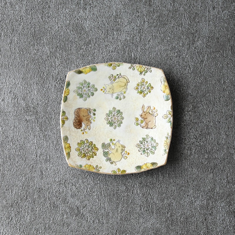 岳中爽果｜角皿 小 動物×草木実 格子 上絵付け 白マット | 趣佳[syuca