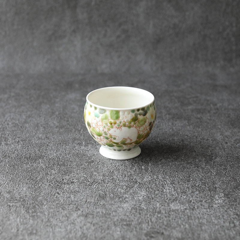 岳中爽果さん✴︎花と唐草 【酒器】　お猪口 ぐい呑み 小鉢　絵付 上絵　作家もの 岳中爽果｜ぐい呑み 動物×草木実花 上絵付け 透明 | 趣佳[syuca.jp