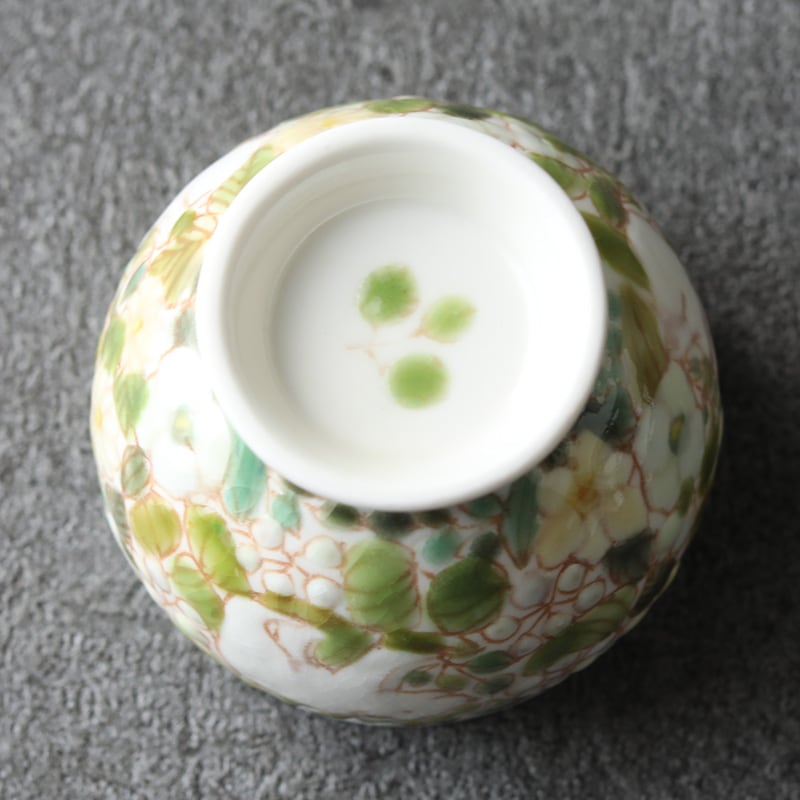 岳中爽果さん✴︎花と唐草 【酒器】　お猪口 ぐい呑み 小鉢　絵付 上絵　作家もの 岳中爽果｜ぐい呑み 動物×草木実花 上絵付け 透明 | 趣佳[syuca.jp