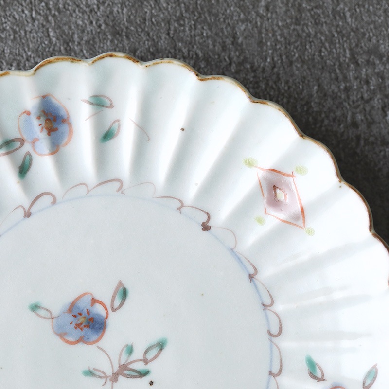 佐藤もも子｜色絵染付花卉文五寸菊割皿 | 趣佳[syuca.jp] オンライン