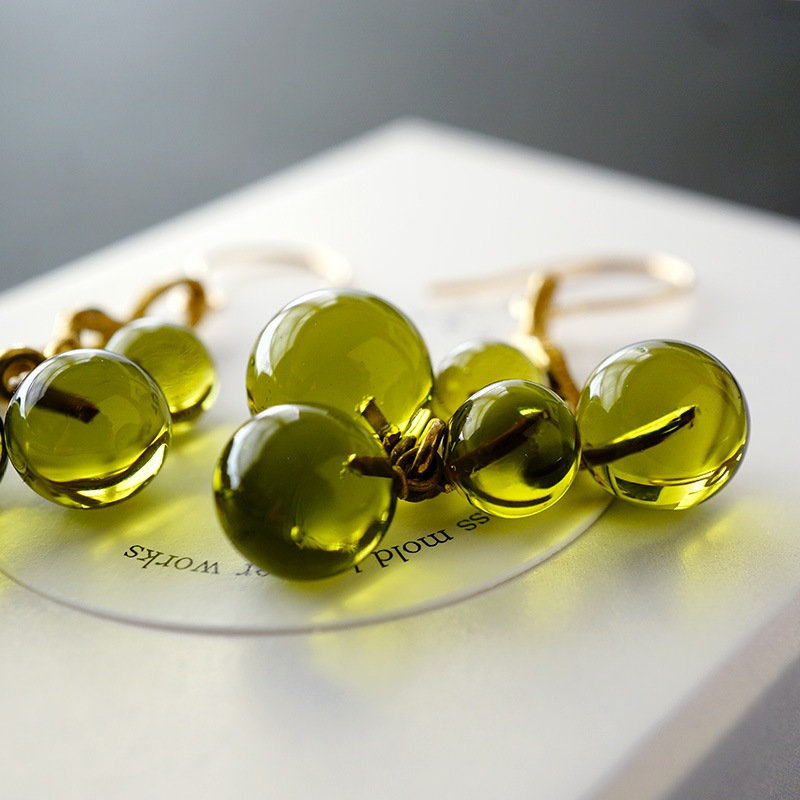 オカベマキコ｜しゃぼんの実の耳飾り イヤリング | 趣佳[syuca.jp