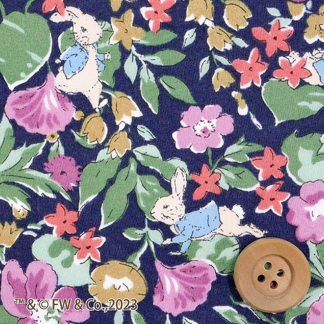 ピーターラビット（TM）× リバティプリント タナローン（Poppy&Honesty Peter ポピー＆オネスティ・ピーター）ネイビー地【DC32968・J23D】