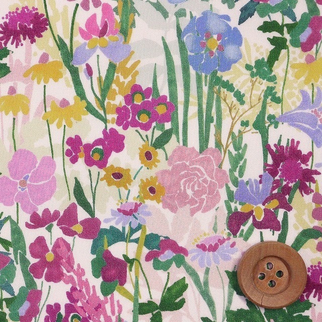 リバティ・ファブリックス タナローン（WILDFLOWER MEADOW ワイルドフラワー・メドゥ）グリーン＆ピンク【3636422・A】
