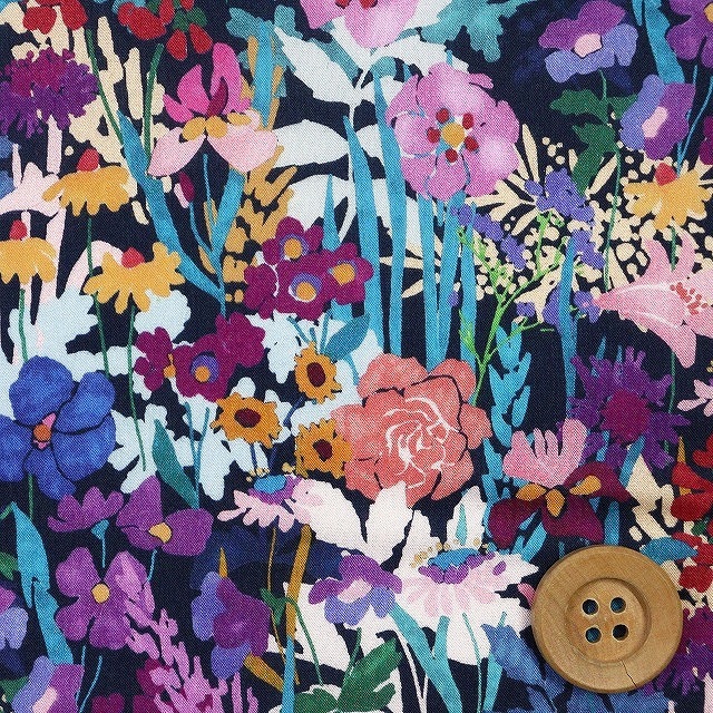 リバティ・ファブリックス タナローン（WILDFLOWER MEADOW ワイルドフラワー・メドゥ）ブラック＆パープル【3636422・B】
