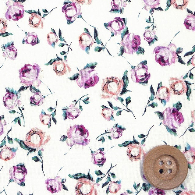 リバティ・ファブリックス タナローン（RAINING ROSEBUDS レイニング・ローズバッズ）オフホワイト地【3636425・B】