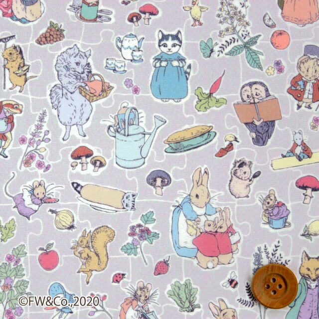 ピーターラビット（TM）× リバティ・ファブリックス タナローン（Hill Top Adventures ヒルトップ・アドベンチャーズ）ライトグレー【DC30740・J20E】