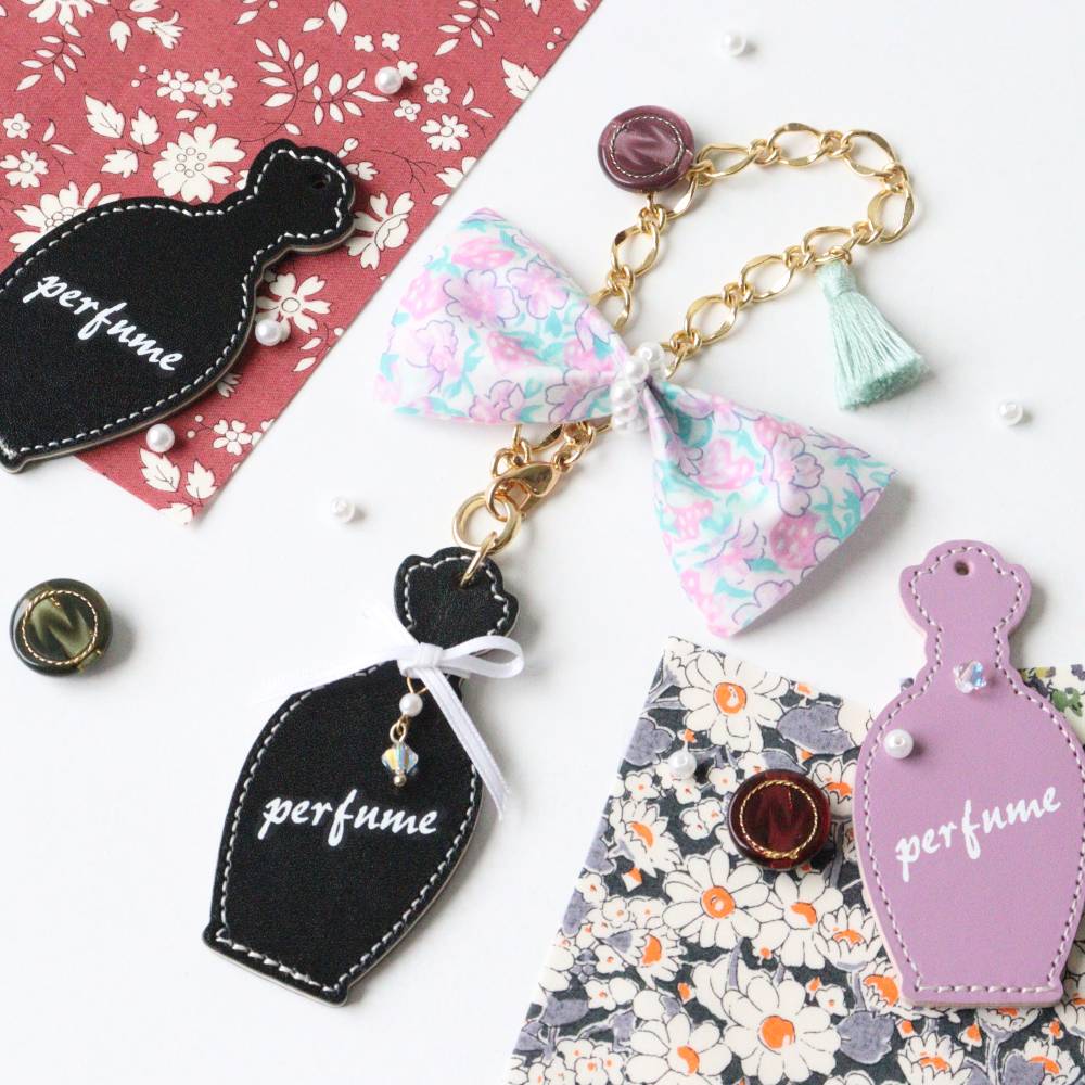 ◎数量限定◎レザーモチーフとリバティファブリックスのバッグチャーム（香水瓶）【キット】