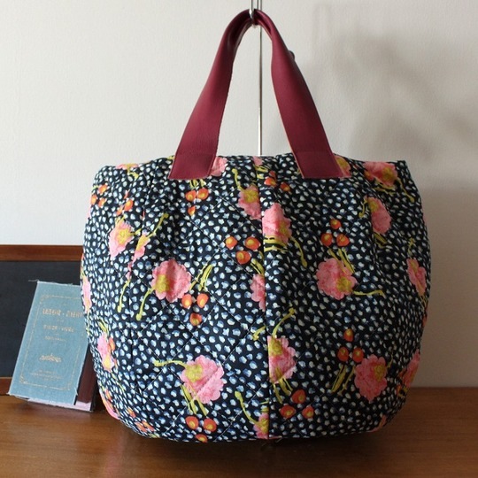 ◇ソフトレザー持ち手使用◇リバティ・ファブリックス キルティング生地で作るバルーンバッグ【キット】