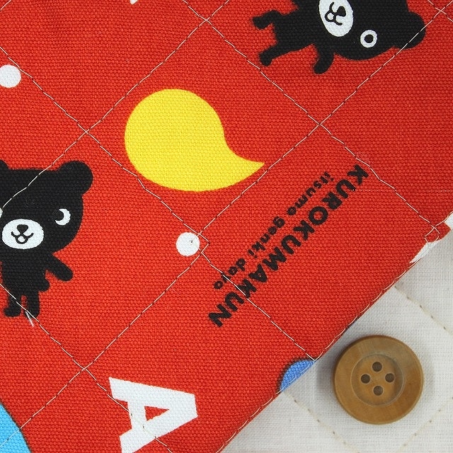 アルファベットとくろくまくん／レッド【半針キルティング生地】【AQ400・1B】