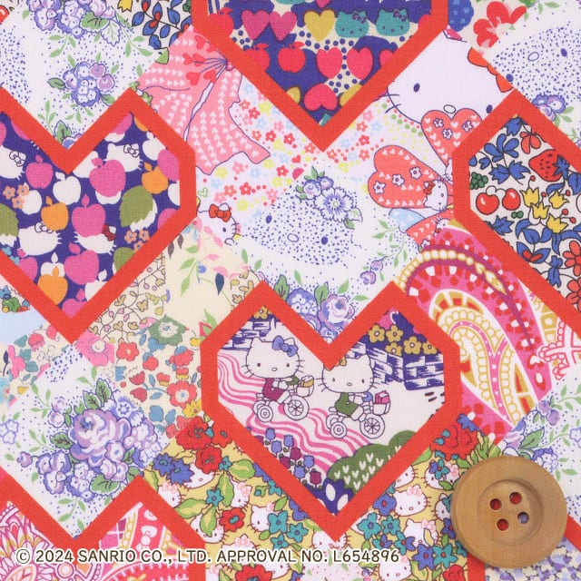 ハローキティ×リバティ・ファブリックス タナローン（Patchwork Hearts パッチワーク・ハーツ）ブルー＆レッド【DC34428・J24A】