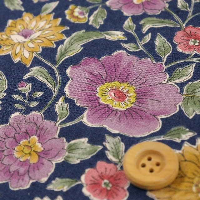 更紗アジアンフラワー柄／ネイビー地【綿麻シーチング生地エアータンブラー】