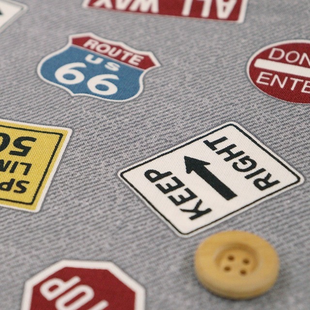 ★SALE★　ロードサイン柄／グレー【シーチング生地】