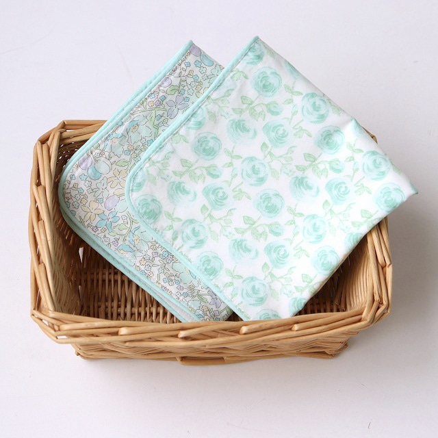 リバティ・ファブリックス タナローン生地で作るガーゼハンカチ（2枚組）【キット】