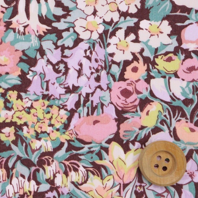 リバティ・ファブリックス タナローン（Cottage Garden コテージ・ガーデン）ピンク＆パープル/ブラウン地【25-3635248・25CU】