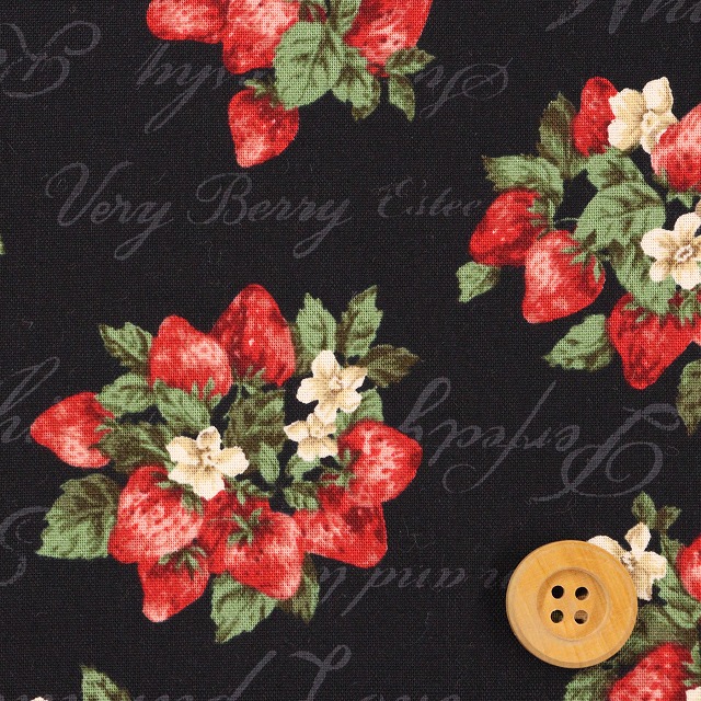 ストロベリー＆英字柄  Very Berry／ブラック【シーチング生地】