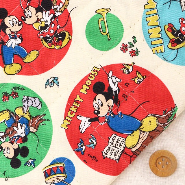 Disney2025 BTSシリーズ　ミッキー＆フレンズ　レトロ柄／生成【半針キルティング生地】