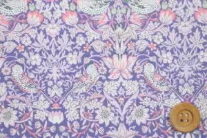 【サンドウオリジナルカラー】リバティ・ファブリックス  タナローン（Strawberry Thief ストロベリー・シーフ）オリエンタルパープル／40cm【3635061・J21H】