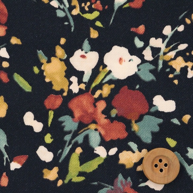 水彩風フラワー柄／ブラック【微起毛ビエラ生地】