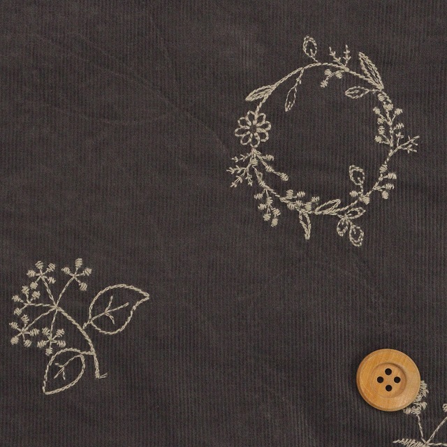 お花の刺しゅうコーデュロイ／グレー