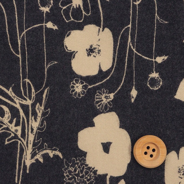 ＜Oskikka＞ポピー柄／ブラック地【ビエラ起毛生地】