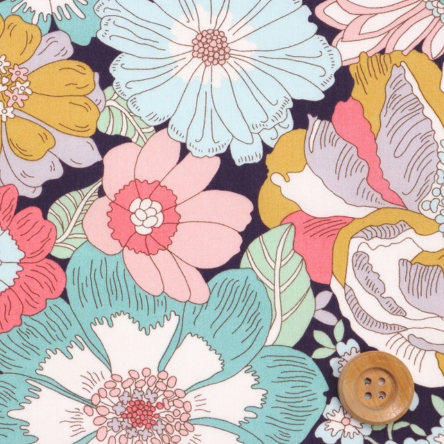 リバティ・ファブリックス タナローン（Summers in the Sun サマーズ・イン・ザ・サン）ダークネイビー地【26-36361041・26DU】