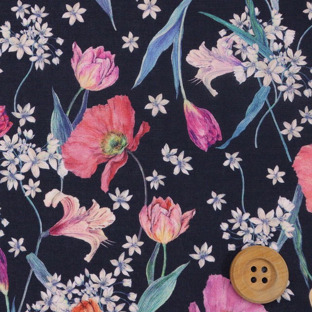 リバティ・ファブリックス タナローン（Spring Blooms スプリング・ブルームス）ダークネイビー地【22-363J6421・AE】