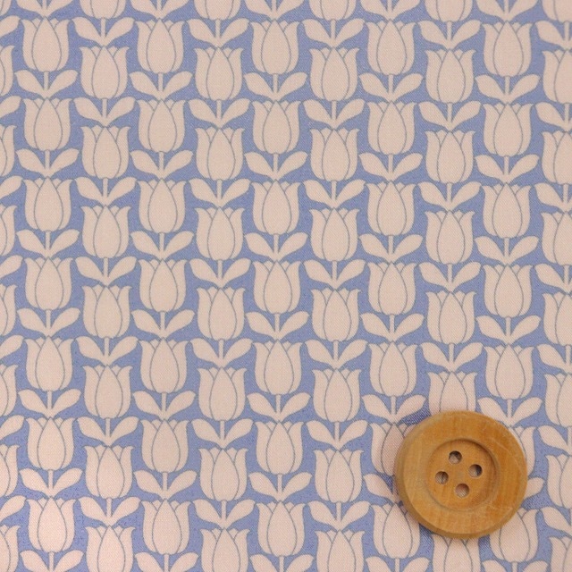リバティ・ファブリックス タナローン（Tulip Craze チューリップ・クレイズ）ブルー【DC35731・J26B】