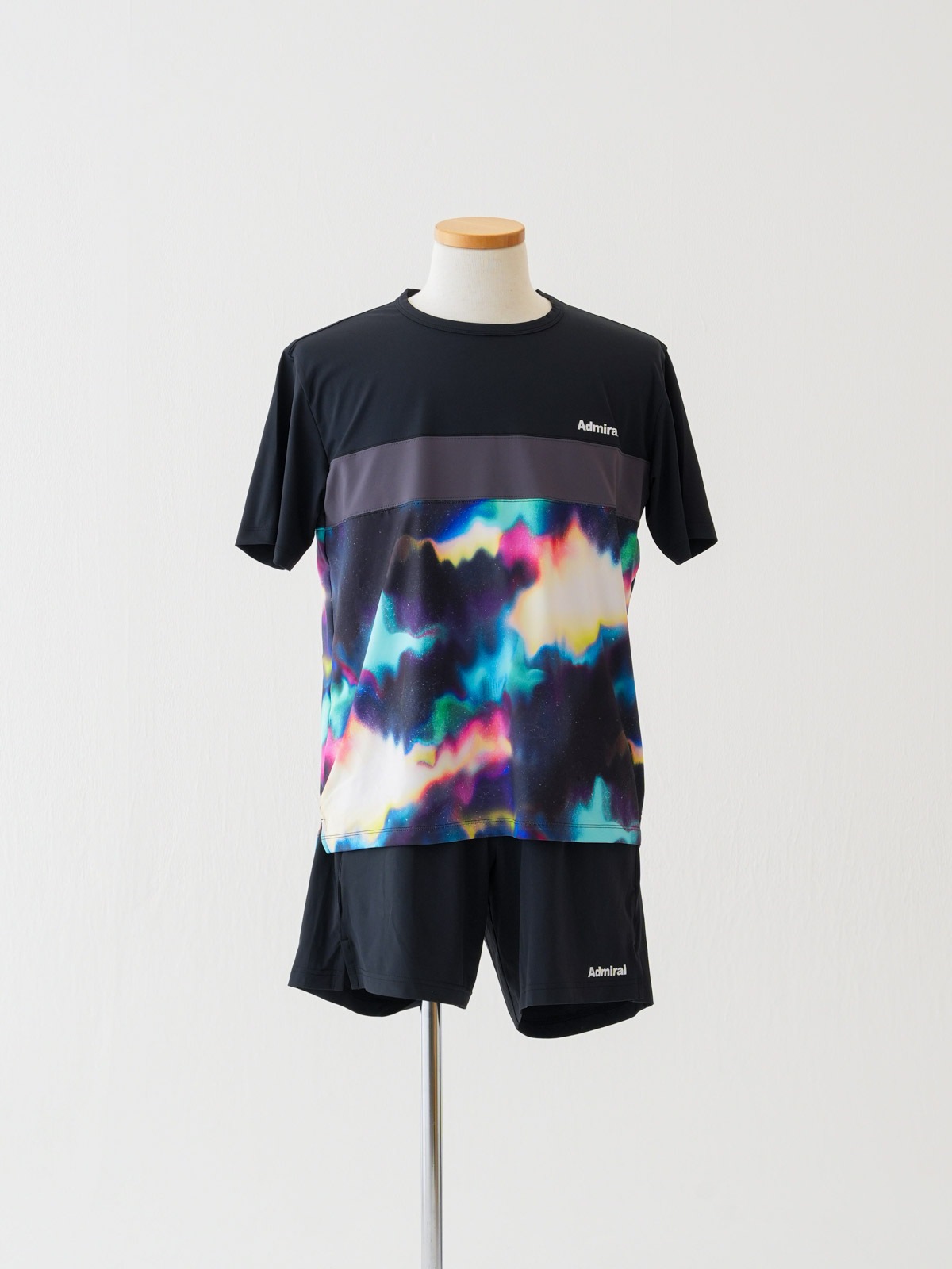 アドミラル フロントライングラフィックTEE スライドブロックラインTEE ATMA504 – ADMIRAL