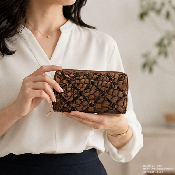 【限定Sale~10/10まで】クロコダイル ストラップ付クロスラウンドファスナーウォレット アンティークブラウン