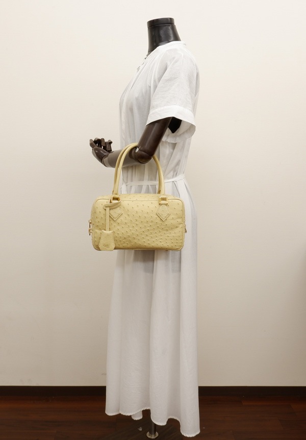 オーストリッチ　 二本手ハンドバッグ　ウィンターホワイト