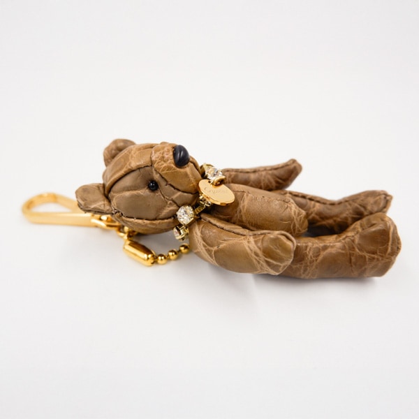 新品⭐️ LEATHER JEWELS（レザージュエルズ）✨ベア型バッグチャーム クロコダイルベアチャーム グレージュ | メディア掲載商品 | LEATHER