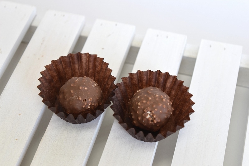 CSEチョコ紙ケース8F 10,000枚　製菓　カップ CSEチョコ紙ケース（1セット500枚入り） | すべての商品 | パケドゥ