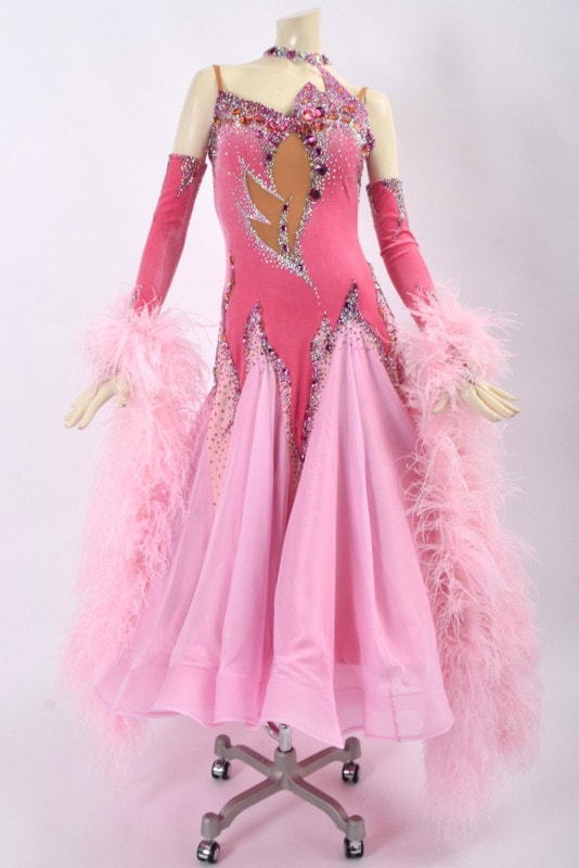 新品★ラテンドレス★S〜SM★社交ダンス★リズム★ボリューミー羽★競技会★ピンク 新品☆ラテンドレス☆SM〜M☆社交ダンス☆リズム☆サルサ