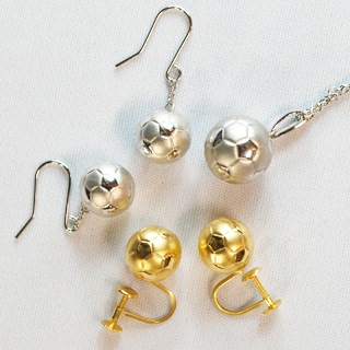 サッカーボール ピアス