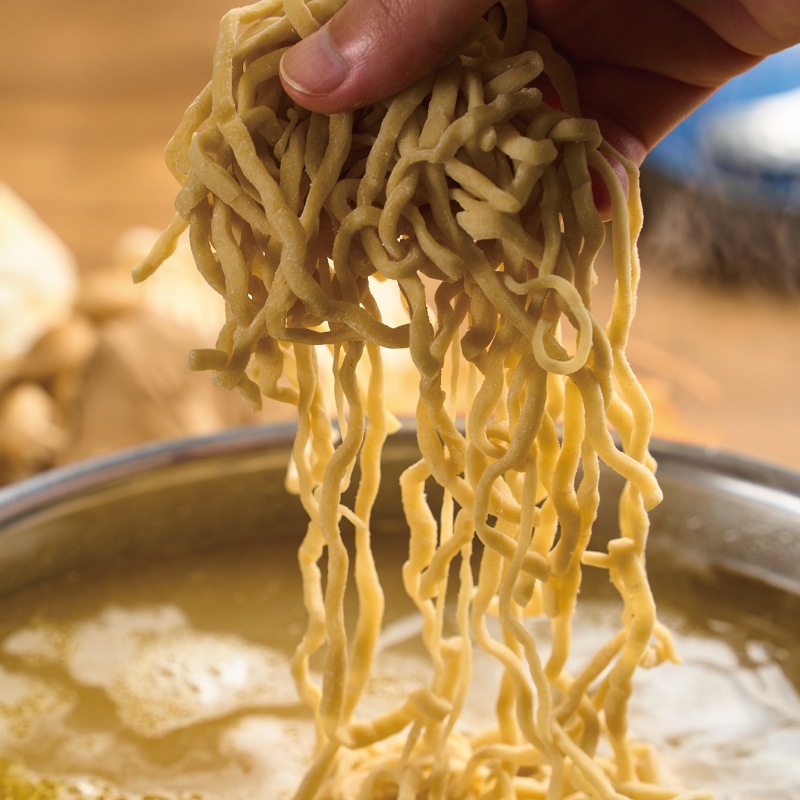 【TAKUNABE】新旬屋本店監修「金の鶏塩もつ鍋 」2～3人前セット 特製多加水麺〆ラーメン付き