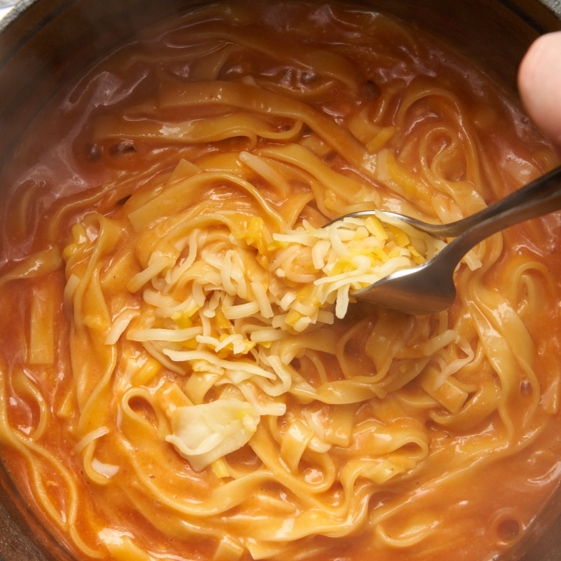 【TAKUNABE】追いチーズで2度旨い 極上生パスタで〆る国産牛もつ鍋 チリトマト味 2~3人前セット 特製〆タリアテッレ付き