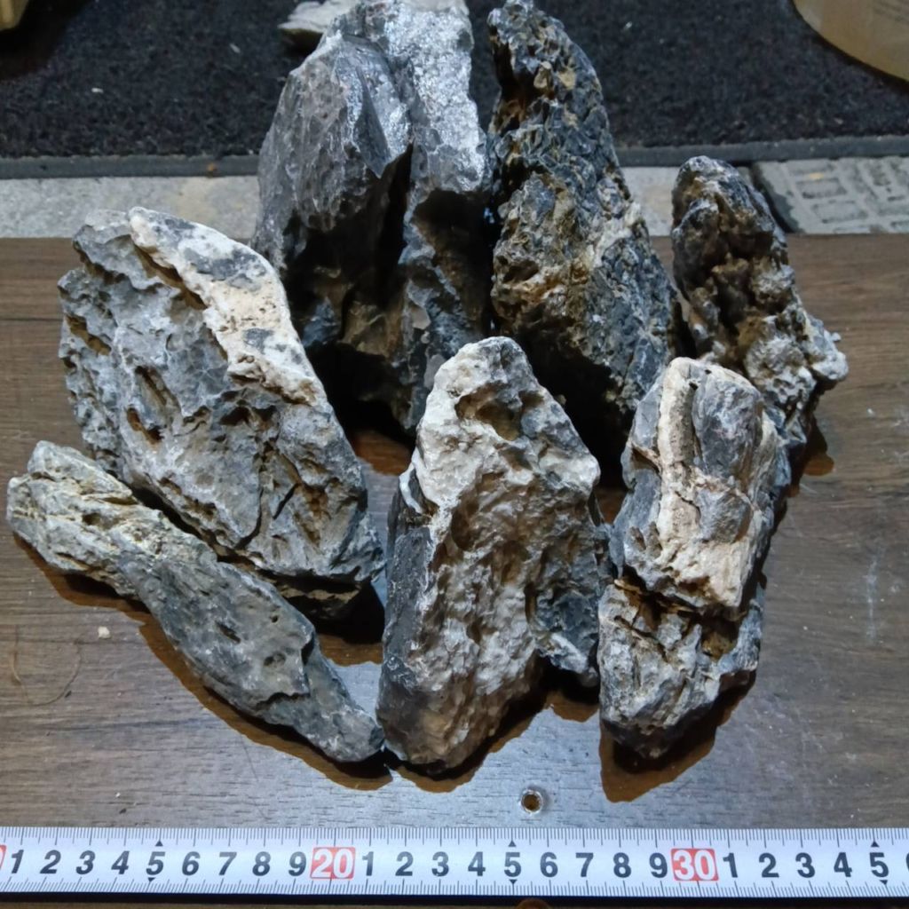 【クリアランスセール】【中古品】レイアウト素材石　青華石系kg単位量り売り（3kg以上で50％OFF！）