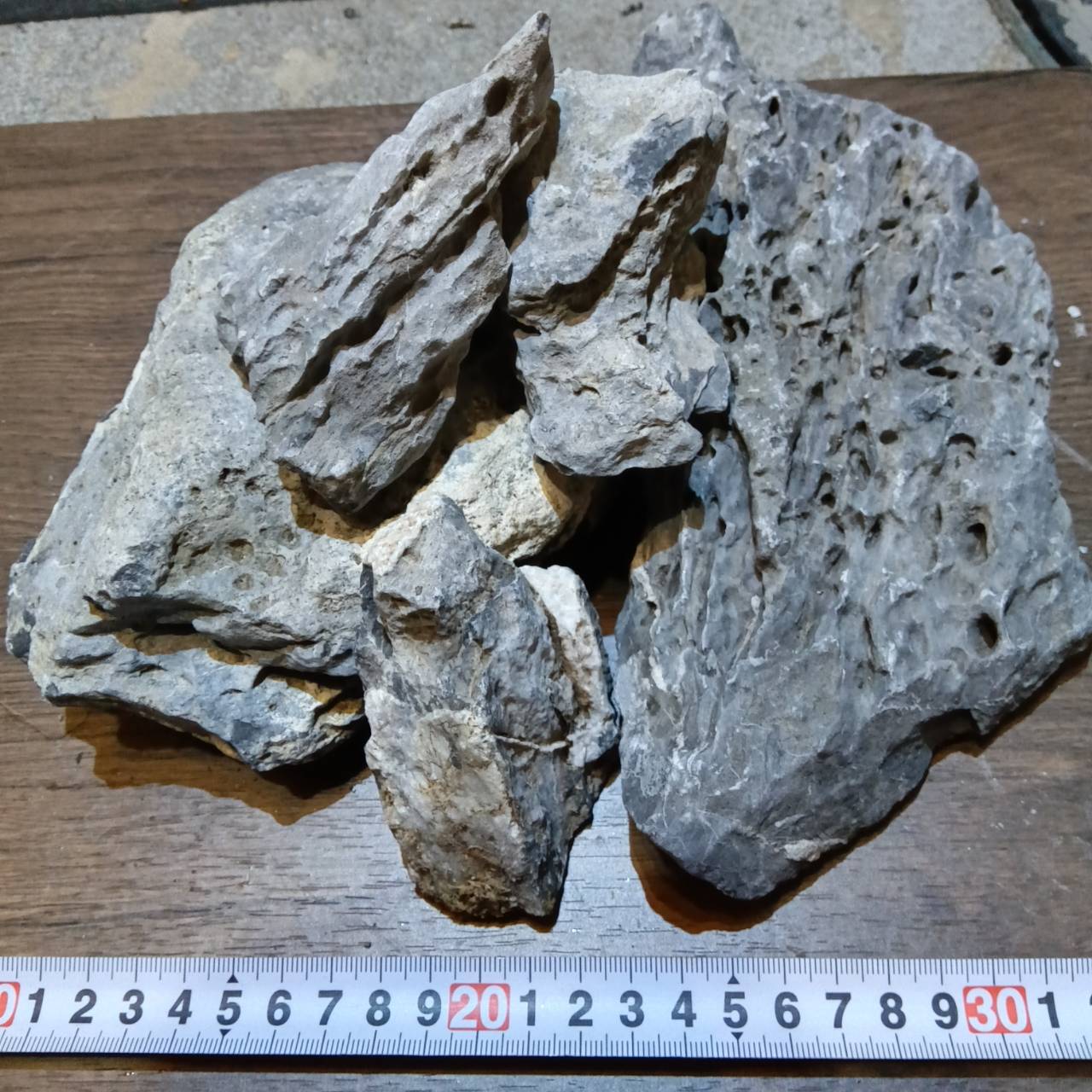 【クリアランスセール】【中古品】レイアウト素材石　青華石系kg単位量り売り（3kg以上で50％OFF！）