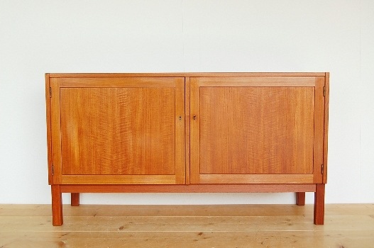 サイドボードNils Jonsson デザイン Sideboard / Nils Jonsson for Hugo Troeds – FILM
