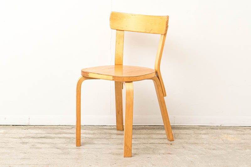 N アアルトチェアー AALTO CHAIRS IN LEATHERナチュラルな風合いのレザー張りの