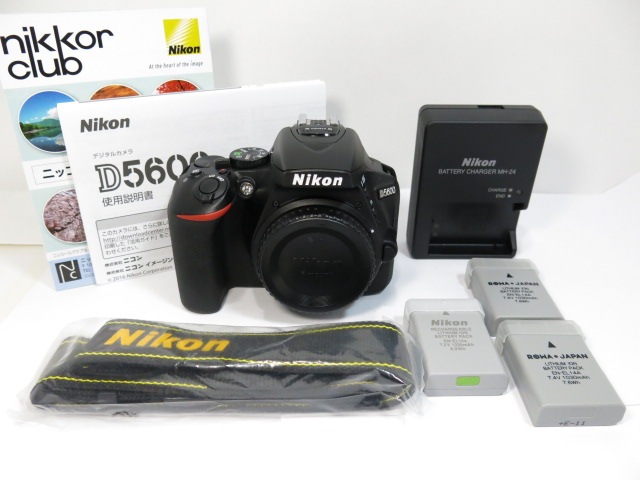 Nikon D5600 ボディ + 純正充電器 + バッテリー3個