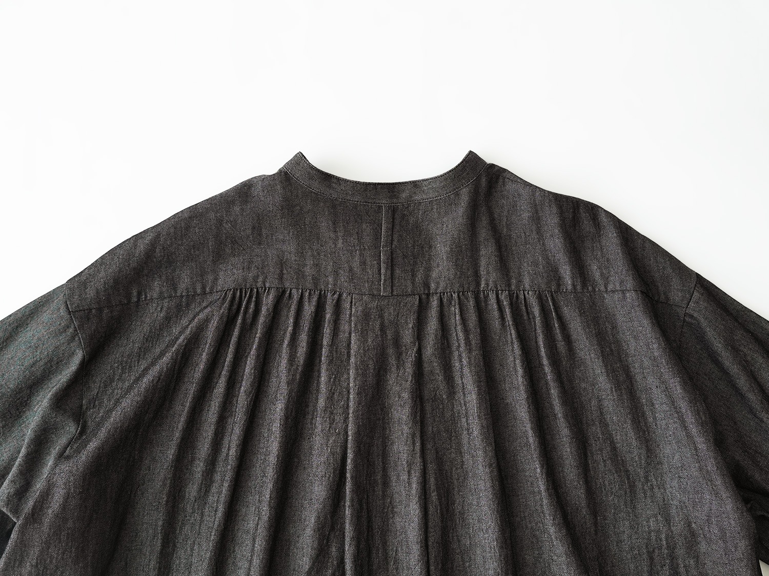 mana 休日と詩 アコースティックロングシャツ 休日と詩 風まちロングシャツ | 休日と詩 | TANDEY ONLINE STORE