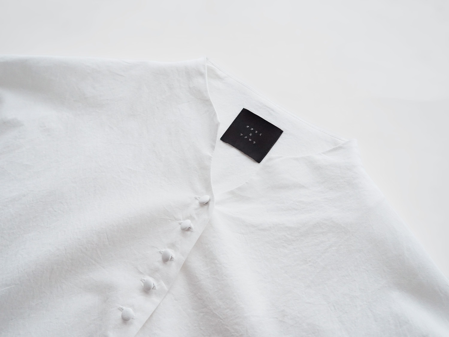 オオカミとフクロウ オオカミとはじまりの季節に“ブラウス” | オオカミ