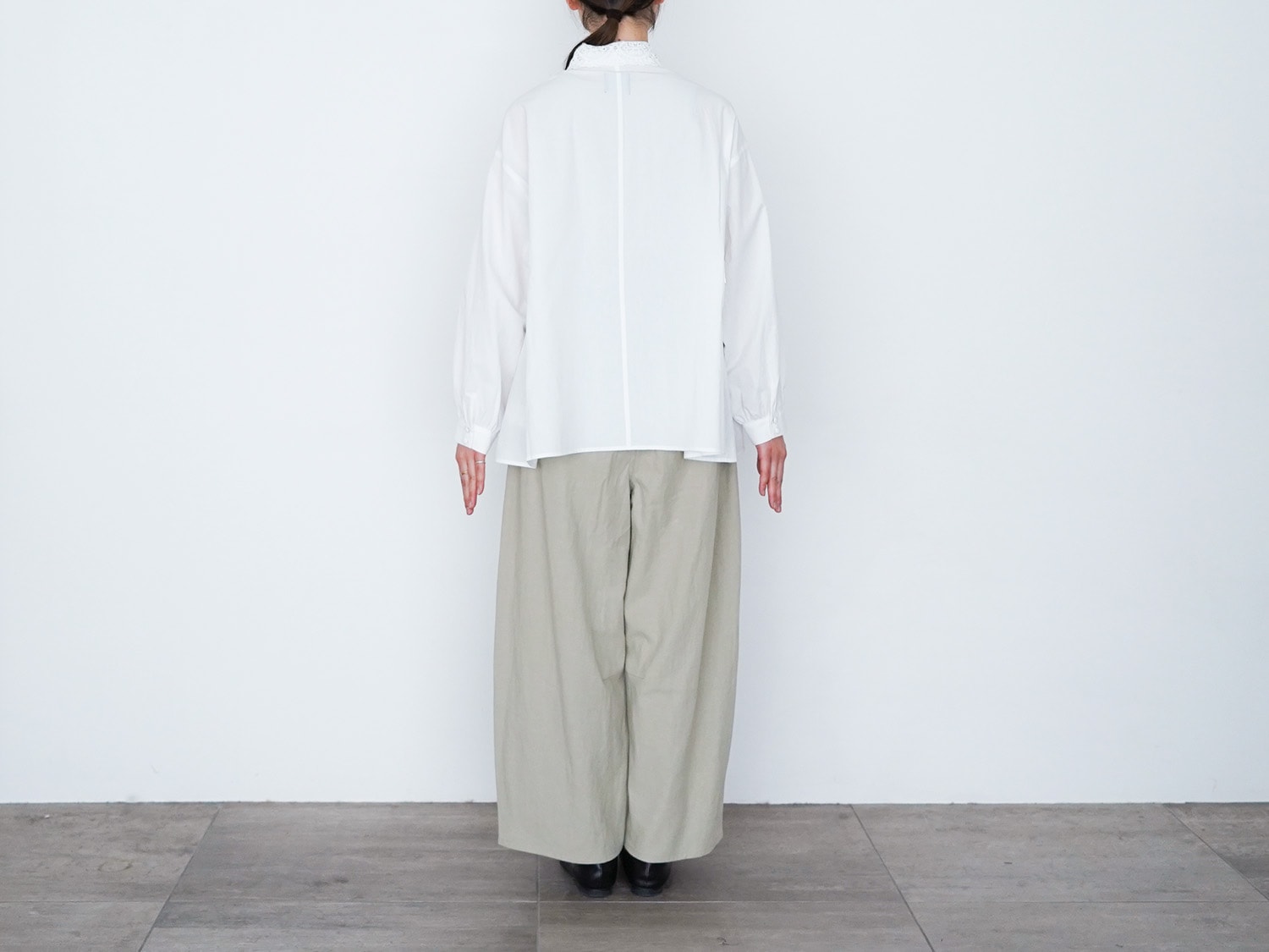 オオカミとフクロウ オオカミと小鳥の囀る木の下で | オオカミと